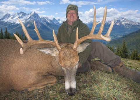 6-day Alberta Northwestern White-tailed Deer, Rocky Mountain Mule Deer and Wolf Hunt for One Hunter 