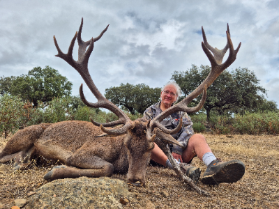 5-day Spain Red Deer Hunt for One Hunter and One Non-Hunter 