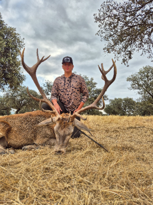5-day Spain Red Deer Hunt for One Hunter and One Non-Hunter 